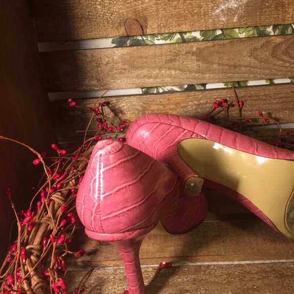 Sale 🔥pink Bandolino pumps - Picture 4 of 5